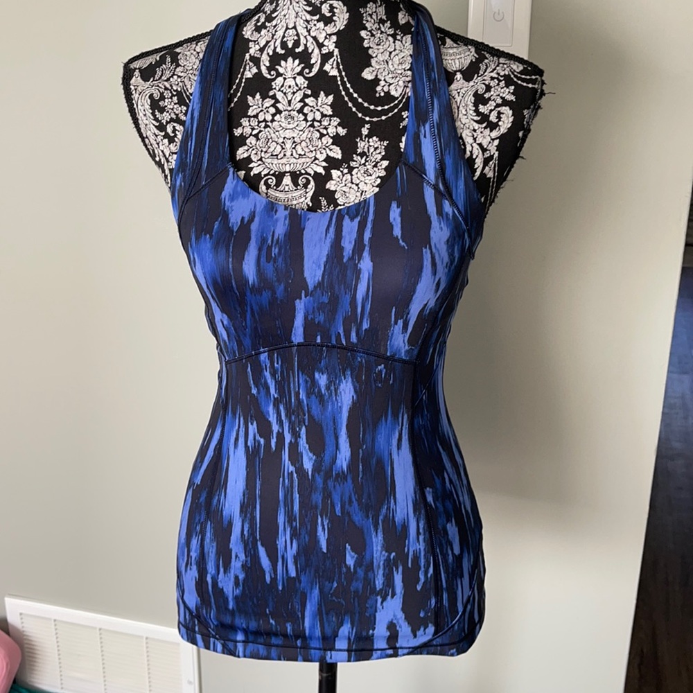 Lululemon size 4 top